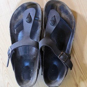 Gizeh Birko-flor Birkenstock sandals.